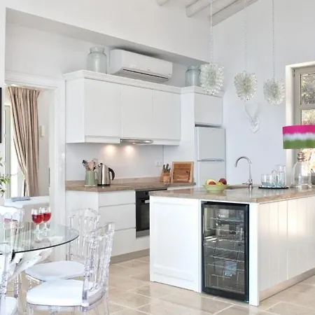 Sleeps 6 Pool Air Con Wifi Kassiopi