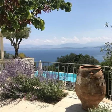 Sleeps 6 Pool Air Con Wifi Vila