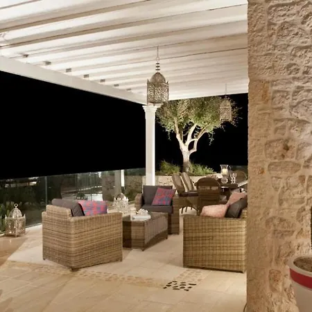 Sleeps 6 Pool Air Con Wifi Vila