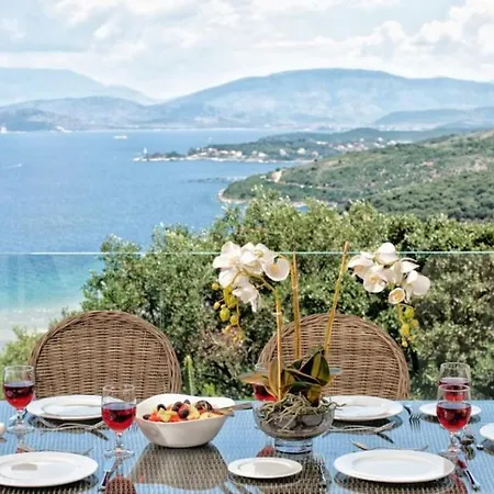 Vila Sleeps 6 Pool Air Con Wifi *